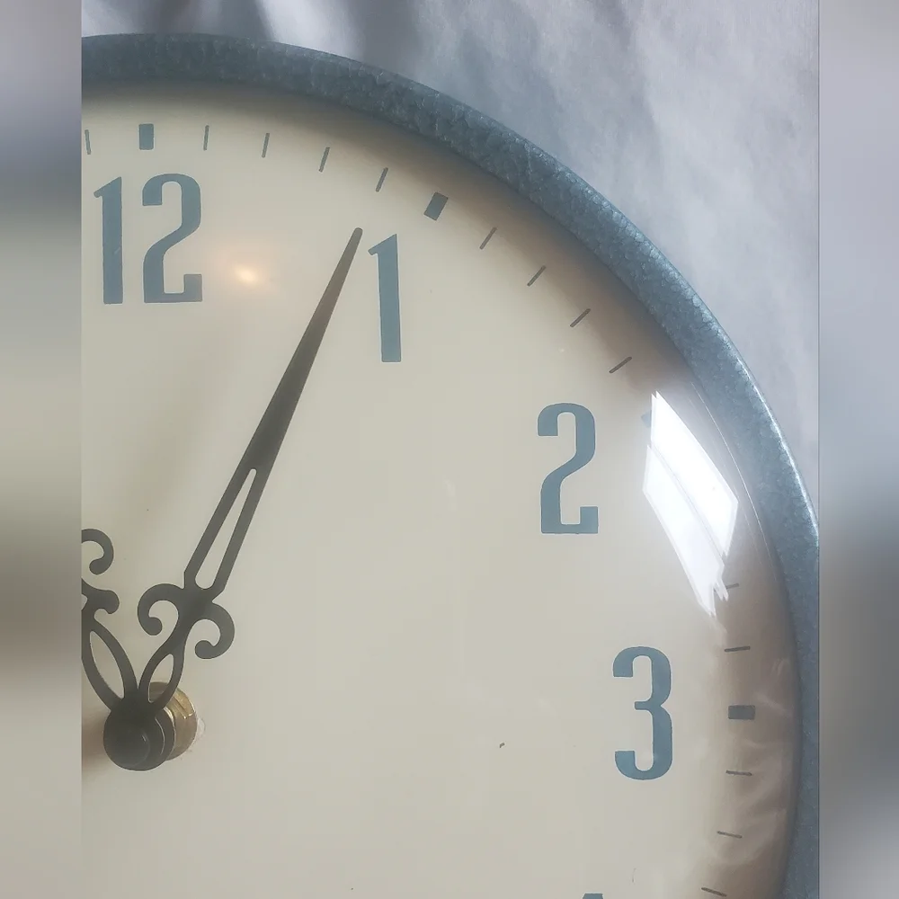 Hammered Metal Industrial Wall Clock Vtg MCM Retro Bubble Glass Face USA Made